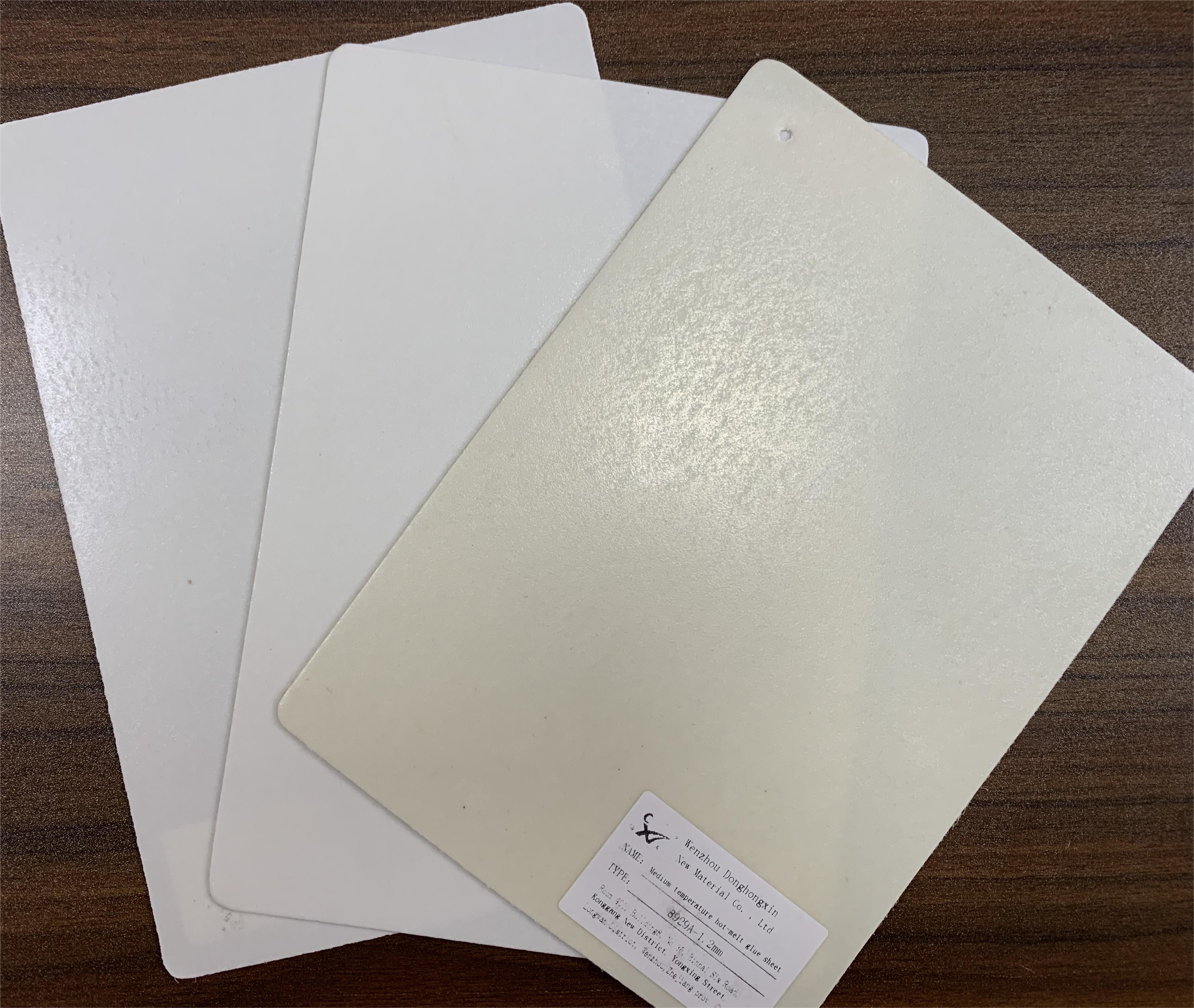 Medium temperature hot melt glue